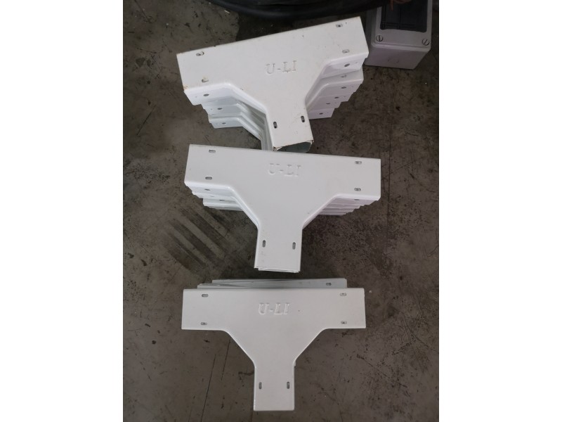 Uli Trunking Tee (50x50)MM G18 white C/W Joint 