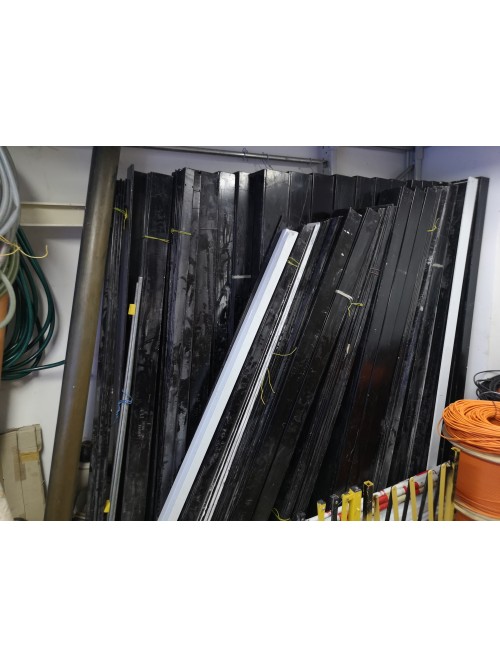 U-Li Trunking Black 100*100 ( class 1 ) 