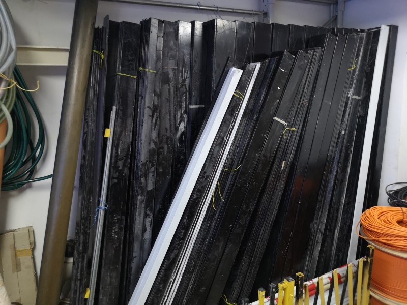U-Li Trunking Black 100*100 ( class 1 ) 