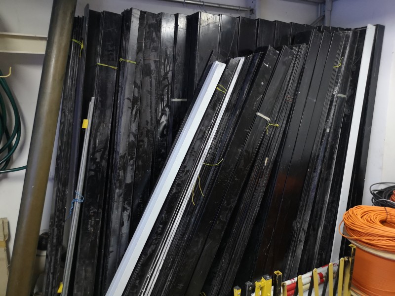 U-Li Steel Trunking Black 150*100 ( class 1 ) 