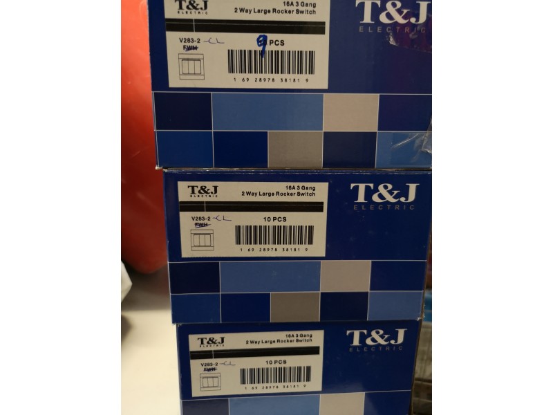 T&j 16A 3 Gang 2 Way Large Rocker Switch