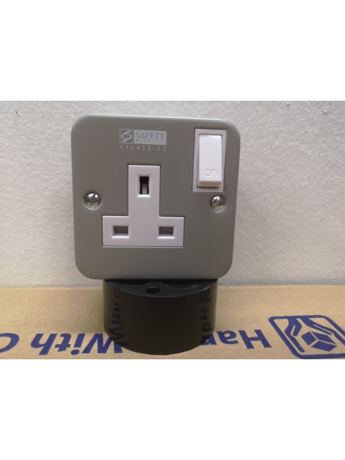 T&J 1G13A Switched Socket  Metal 