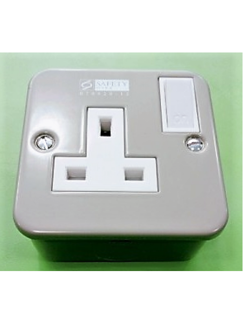 T&J Metal Cladd 1G 13A SSO M8913SA