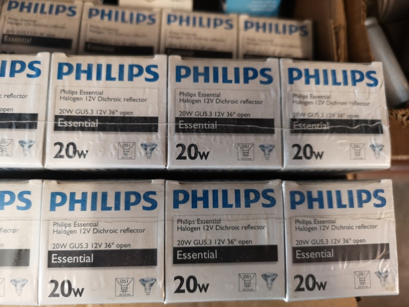 Philips Essential Halogen Bulb MR16 12V 20W  Philips Essential Halogen Bulb MR16 12V 20W