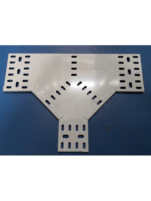 Uli (150x13) (100x13)G18 Cable Tray Unequal Tee- White