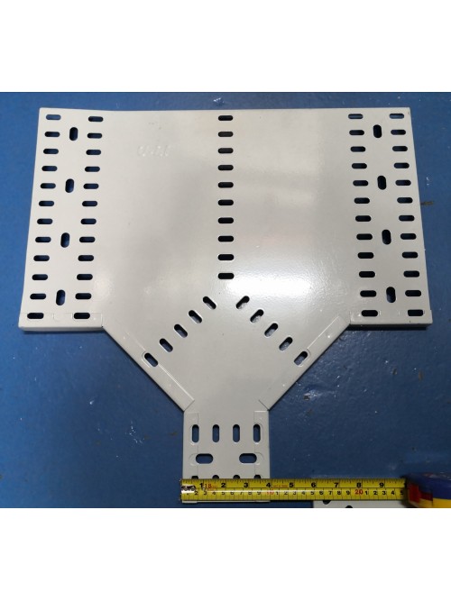 Uli (300x17) (100x13)G18 Cable Tray Unequal Tee- White