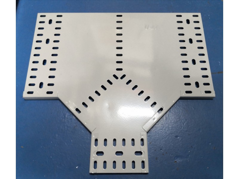 Uli (300x17) (150x13)G18 Cable Tray Unequal Tee- White
