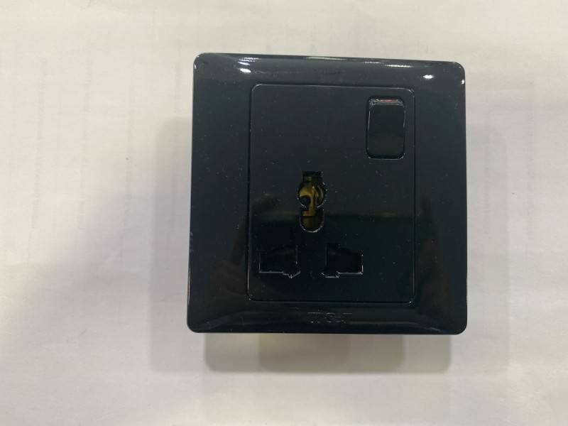1G13A T&J Radiance Universal Power Socket - Gross Black 