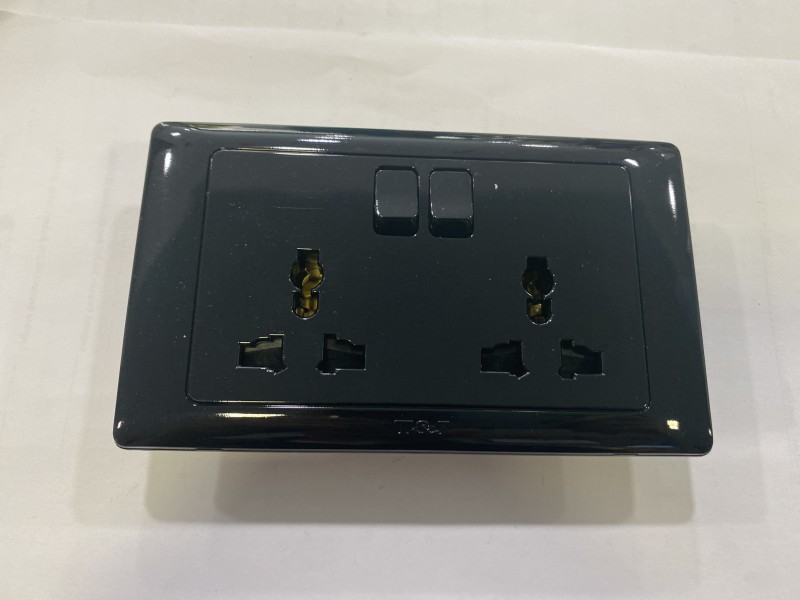 2G13A T&J Radiance Universal Power Socket - Gross Black 