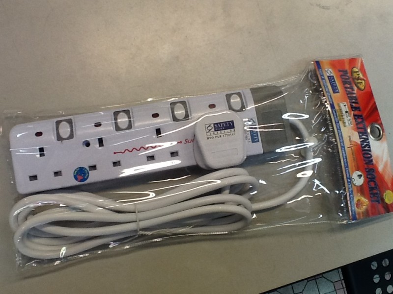Extension socket with cable