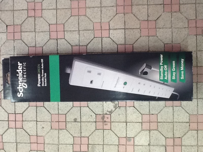 Schneider smart plug Schneider smart plug